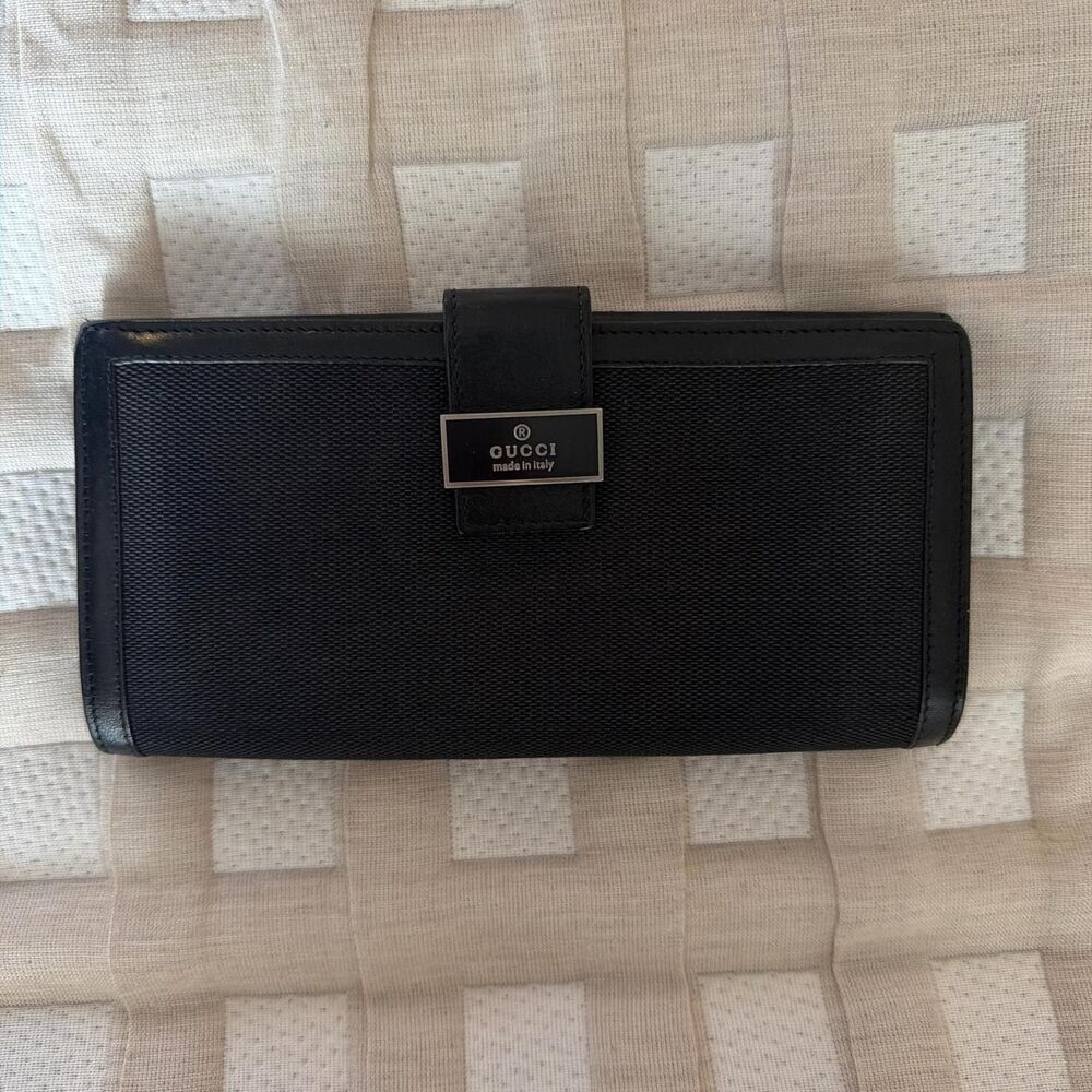 VTG Black Gucci wallet